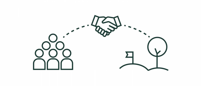 Symbolische Darstellung einer Gruppe von Personen, die über eine Handschlag-Verbindung mit einer Zielflagge bei einem Baum verbunden ist